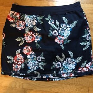 St. John’s Bay Navy Floral Skort